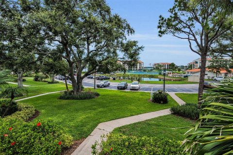 Condo in Tarpon Springs, Florida, 2 bedrooms  № 2395994 - photo 11