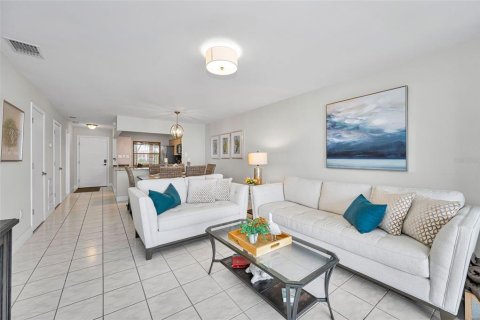 Condo in Tarpon Springs, Florida, 2 bedrooms  № 2395994 - photo 26