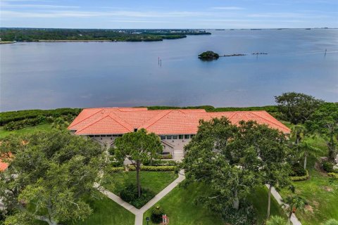 Condo in Tarpon Springs, Florida, 2 bedrooms  № 2395994