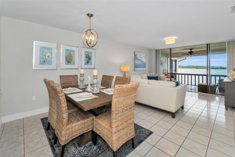 Condo in Tarpon Springs, Florida, 2 bedrooms  № 2395994 - photo 13