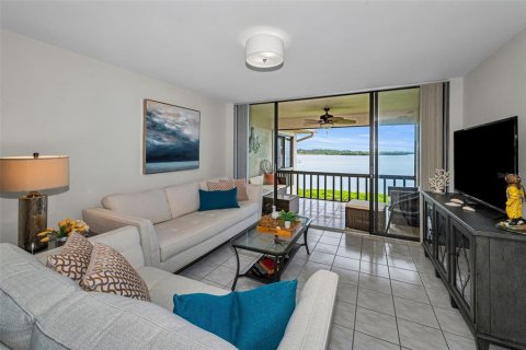 Condo in Tarpon Springs, Florida, 2 bedrooms  № 2395994 - photo 15