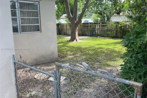 House in Miramar, Florida 3 bedrooms, 110.83 sq.m. № 1857521 - photo 4