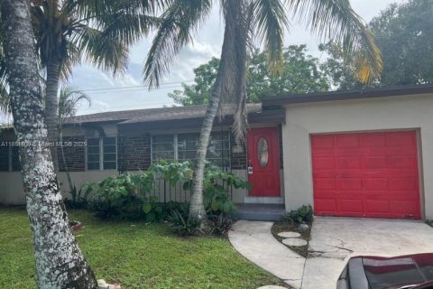 House in Miramar, Florida 3 bedrooms, 110.83 sq.m. № 1857521 - photo 1