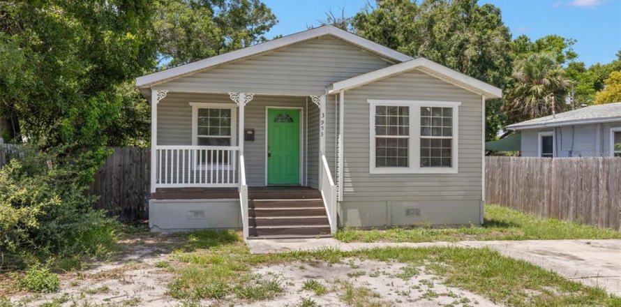 House in Saint Petersburg, Florida 4 bedrooms, 115.76 sq.m. № 1787898
