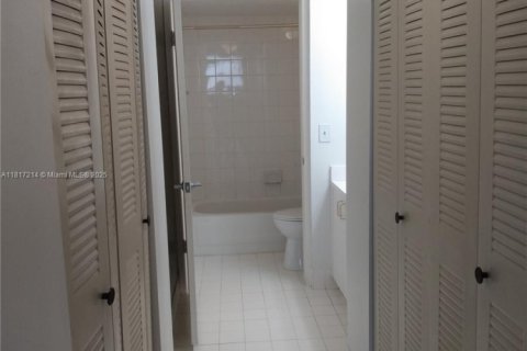 Снять в аренду кондоминиум в Майами, Флорида 1 спальня, 69.68м2, № 1928383 - фото 7