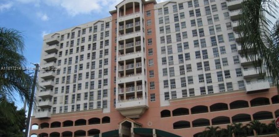 Кондоминиум с 1 спальней в Майами, Флорида № 1928383