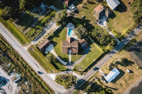House in Plant City, Florida 4 bedrooms, 288 sq.m. № 1644169 - photo 4