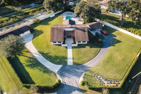House in Plant City, Florida 4 bedrooms, 288 sq.m. № 1644169 - photo 9