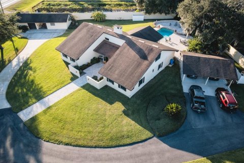 House in Plant City, Florida 4 bedrooms, 288 sq.m. № 1644169 - photo 8
