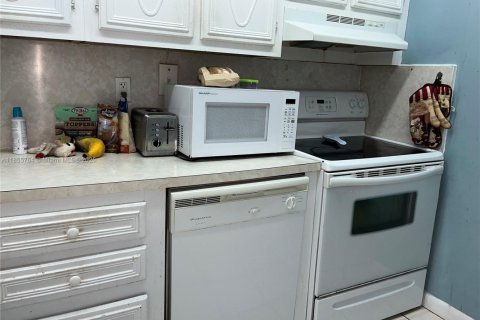 Condo in Oakland Park, Florida, 1 bedroom  № 1877972 - photo 3