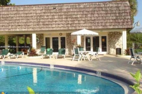 Condo in Oakland Park, Florida, 1 bedroom  № 1877972 - photo 2