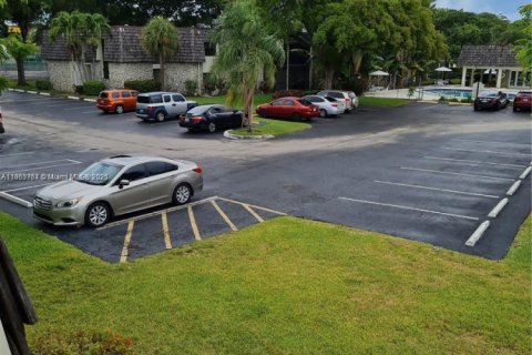 Condo in Oakland Park, Florida, 1 bedroom  № 1877972 - photo 14