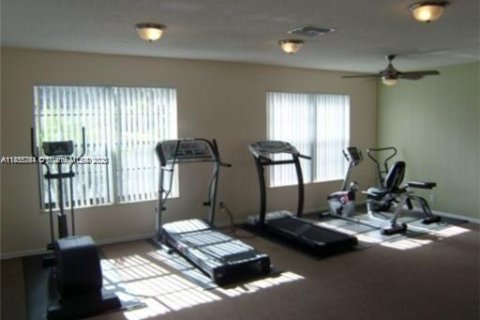 Condo in Oakland Park, Florida, 1 bedroom  № 1877972 - photo 12