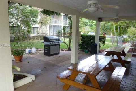 Condo in Oakland Park, Florida, 1 bedroom  № 1877972 - photo 18