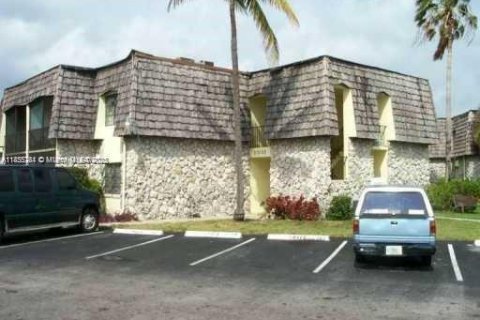 Condo in Oakland Park, Florida, 1 bedroom  № 1877972 - photo 1