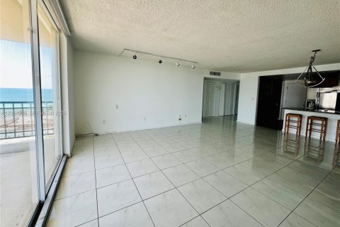Condo in Hollywood, Florida, 2 bedrooms  № 2068399 - photo 6