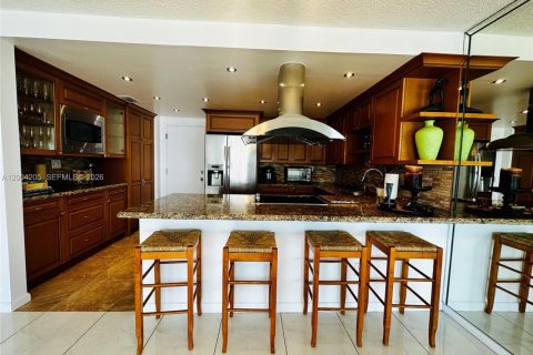 Condo in Hollywood, Florida, 2 bedrooms  № 2068399 - photo 4