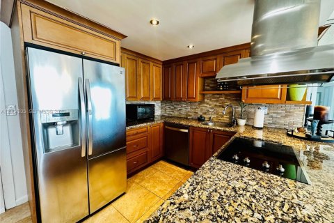 Condo in Hollywood, Florida, 2 bedrooms  № 2068399 - photo 5