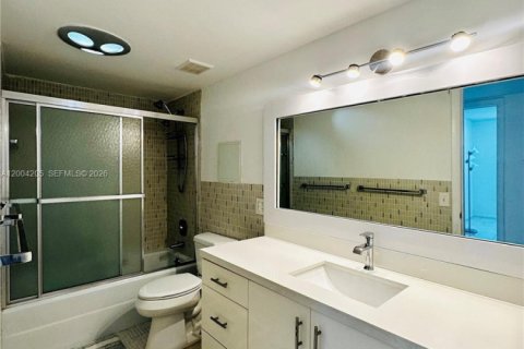 Condo in Hollywood, Florida, 2 bedrooms  № 2068399 - photo 9