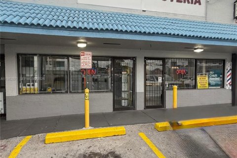 Коммерческая недвижимость в Хайалиа, Флорида № 2048486