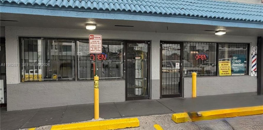 Коммерческая недвижимость в Хайалиа, Флорида № 2048486