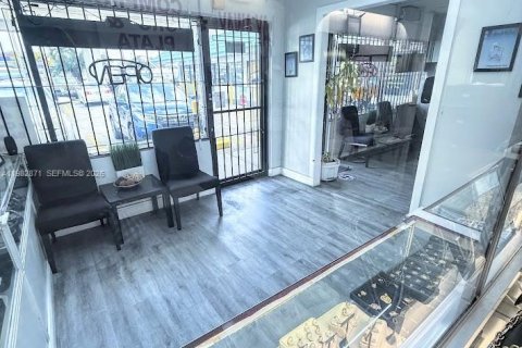 Купить коммерческую недвижимость в Хайалиа, Флорида № 2048486 - фото 2