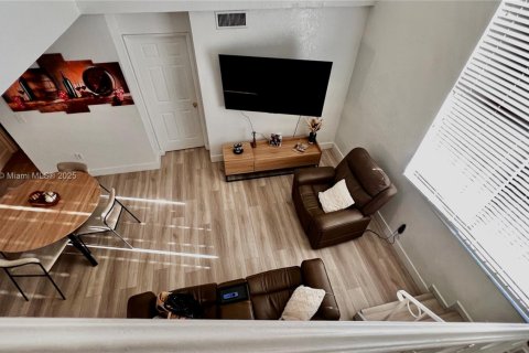 Condominio en venta en Hialeah, Florida, 3 dormitorios, 90.3 m2 № 1775817 - foto 4