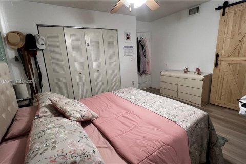 Condominio en venta en Hialeah, Florida, 3 dormitorios, 90.3 m2 № 1775817 - foto 10