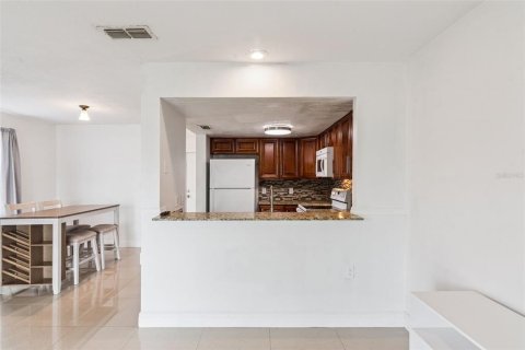 Townhouse in Kissimmee, Florida 2 bedrooms, 113.06 sq.m. № 2156683 - photo 13