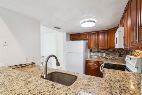 Townhouse in Kissimmee, Florida 2 bedrooms, 113.06 sq.m. № 2156683 - photo 21
