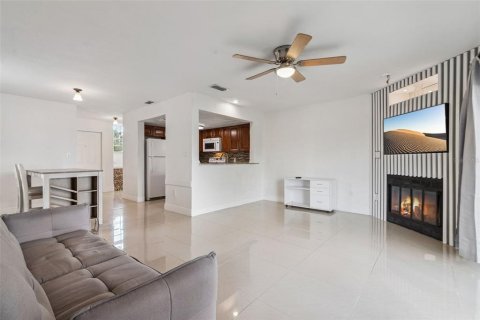Townhouse in Kissimmee, Florida 2 bedrooms, 113.06 sq.m. № 2156683 - photo 10