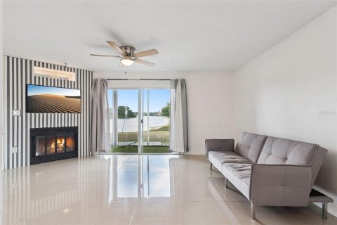 Townhouse in Kissimmee, Florida 2 bedrooms, 113.06 sq.m. № 2156683 - photo 9