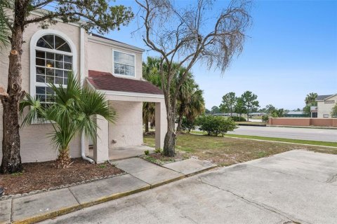 Townhouse in Kissimmee, Florida 2 bedrooms, 113.06 sq.m. № 2156683 - photo 4