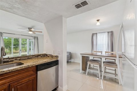 Townhouse in Kissimmee, Florida 2 bedrooms, 113.06 sq.m. № 2156683 - photo 17