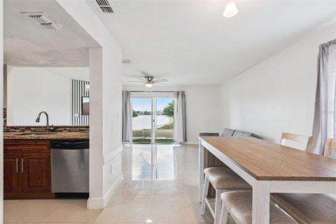 Townhouse in Kissimmee, Florida 2 bedrooms, 113.06 sq.m. № 2156683 - photo 16