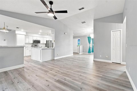 Villa ou maison à vendre à Zephyrhills, Floride: 3 chambres, 137.4 m2 № 2341659 - photo 10