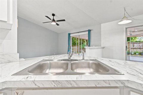 Villa ou maison à vendre à Zephyrhills, Floride: 3 chambres, 137.4 m2 № 2341659 - photo 19