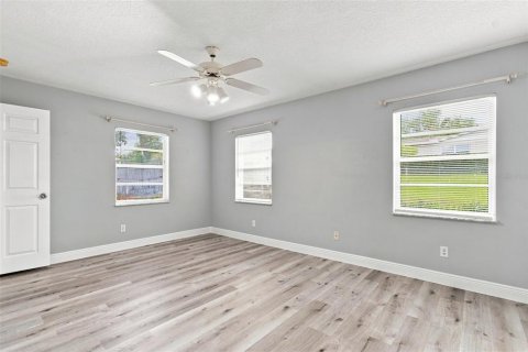 Villa ou maison à vendre à Zephyrhills, Floride: 3 chambres, 137.4 m2 № 2341659 - photo 24