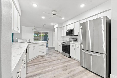 Villa ou maison à vendre à Zephyrhills, Floride: 3 chambres, 137.4 m2 № 2341659 - photo 18
