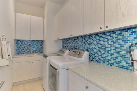 House in Englewood, Florida 4 bedrooms, 425.86 sq.m. № 1854123 - photo 27