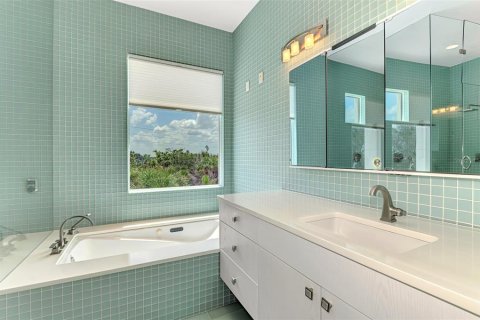 House in Englewood, Florida 4 bedrooms, 425.86 sq.m. № 1854123 - photo 25