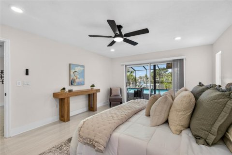 House in New Port Richey, Florida 4 bedrooms, 235.41 sq.m. № 2226390 - photo 27