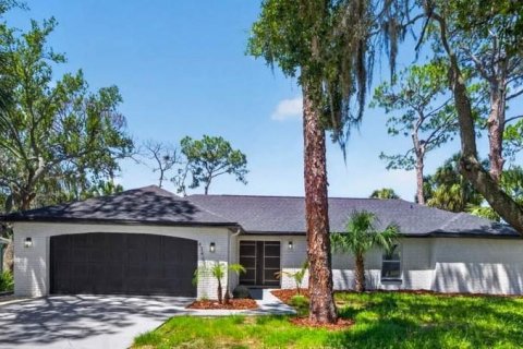 House in New Port Richey, Florida 4 bedrooms, 235.41 sq.m. № 2226390