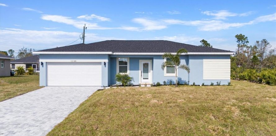 Casa en Port Charlotte, Florida 4 dormitorios, 151.99 m2 № 2385948