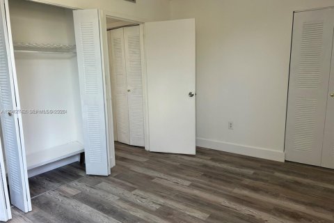 Adosado en venta en South Miami, Florida, 3 dormitorios, 90.12 m2 № 2171171 - foto 3