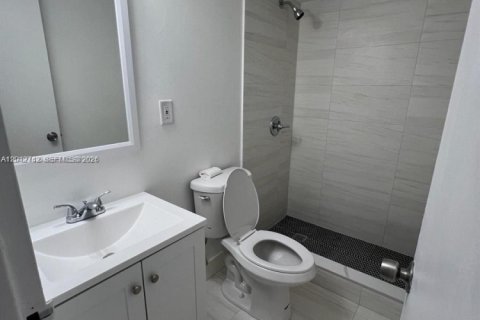 Adosado en venta en South Miami, Florida, 3 dormitorios, 90.12 m2 № 2171171 - foto 9