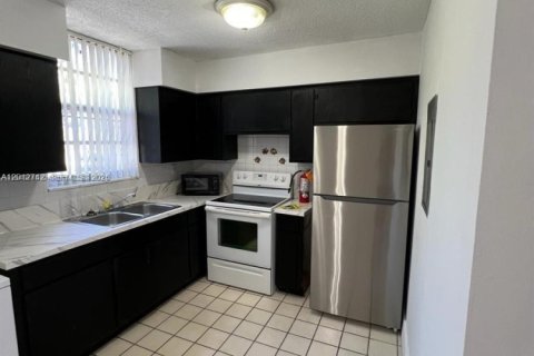 Adosado en venta en South Miami, Florida, 3 dormitorios, 90.12 m2 № 2171171 - foto 7