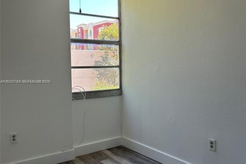 Adosado en venta en South Miami, Florida, 3 dormitorios, 90.12 m2 № 2171171 - foto 4