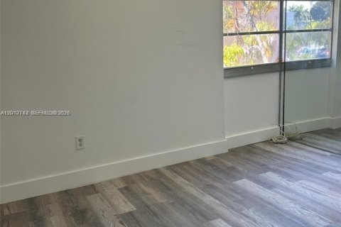Adosado en venta en South Miami, Florida, 3 dormitorios, 90.12 m2 № 2171171 - foto 13
