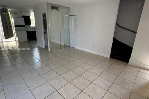 Adosado en venta en South Miami, Florida, 3 dormitorios, 90.12 m2 № 2171171 - foto 10
